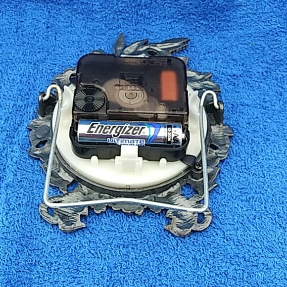 Vintage Pewter Hummingbird Quartz Clock that works - Picture 6 of 8